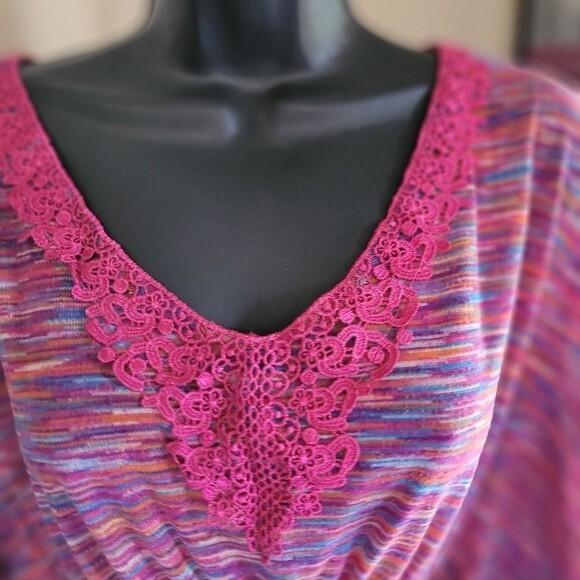 Almost Famous Red/Pink Striped Cold/Open Shoulder Asymmetrical Blouse Size Large - Picture 3 of 8